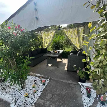 Julia 3* نيا ميشانيونا